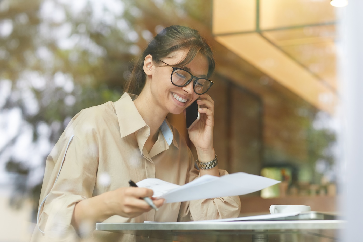 Businesswoman working in cafe